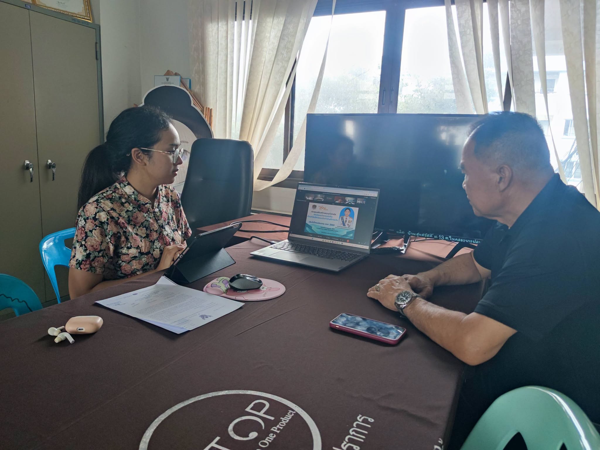 พช.อำเภอพระสมุทรเจดีย์ ร่วมประชุมโครงการเสริมสร้างความโปร่งใสกองทุนแม่ของแผ่นดิน ด้านการบริหารและการจัดทำบัญชีการเงิน ผ่านระบบ Cisco Webex Meeting