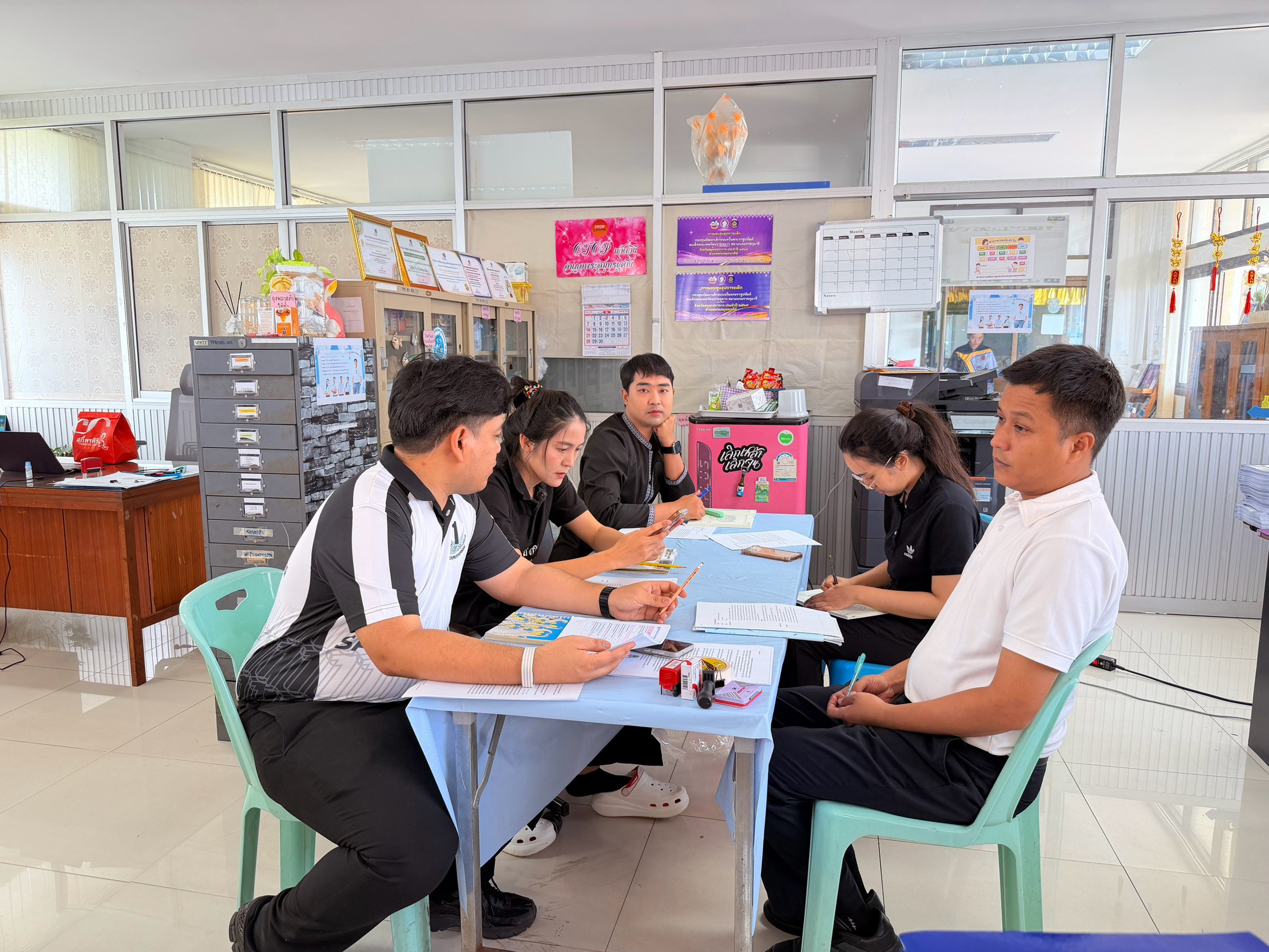 สพอ.พระสมุทรเจดีย์ จัดประชุมเจ้าหน้าที่สำนักงานประจำสัปดาห์