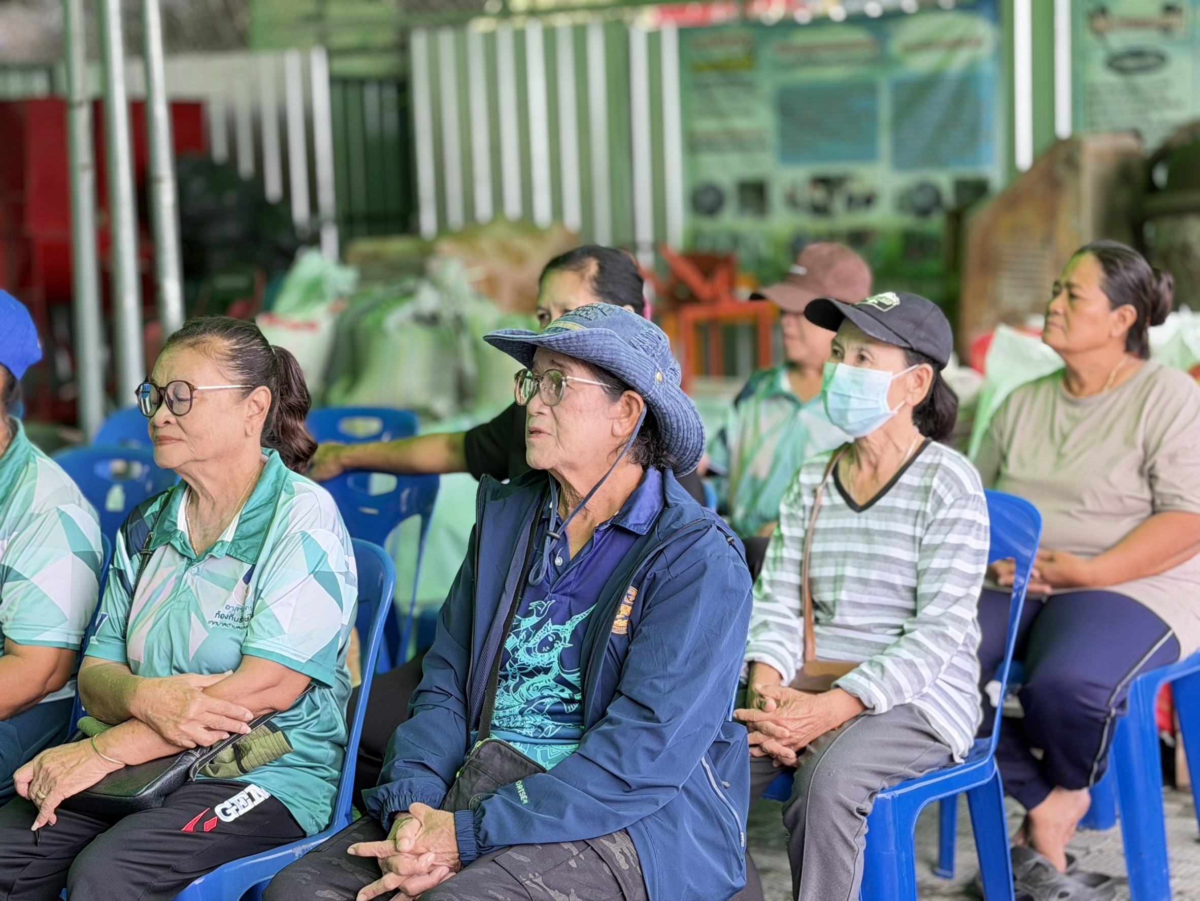 พช.พระสมุทรเจดีย์ ร่วมขับเคลื่อนกิจกรรม “ทางนี้มีผล ผู้คนรักกัน” ส่งเสริมความมั่นคงทางอาหาร สร้างการเรียนรู้ และพัฒนาชุมชนตามหลักปรัชญาของเศรษฐกิจพอเพียง